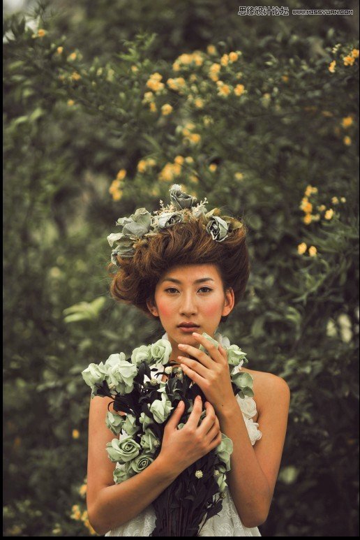 Photoshop调出外景美女漂亮的复古色调