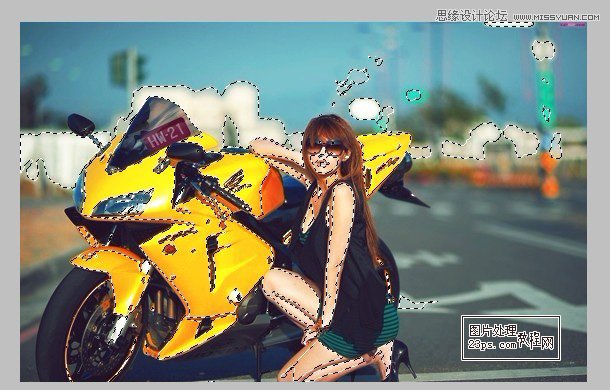 Photoshop调出外景摩托车美女电影色调