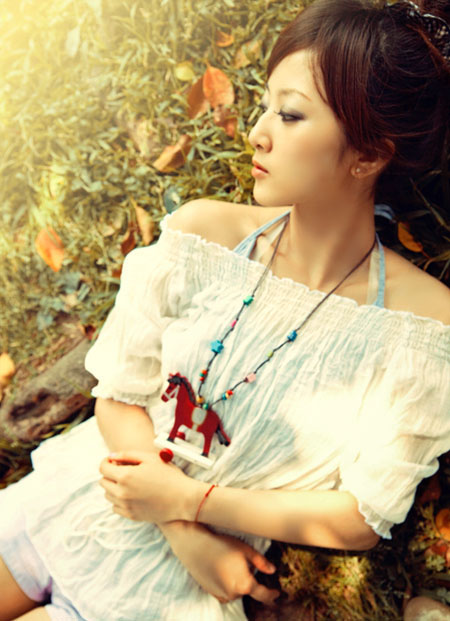 Photoshop调出外景美女肤色泛黄色调