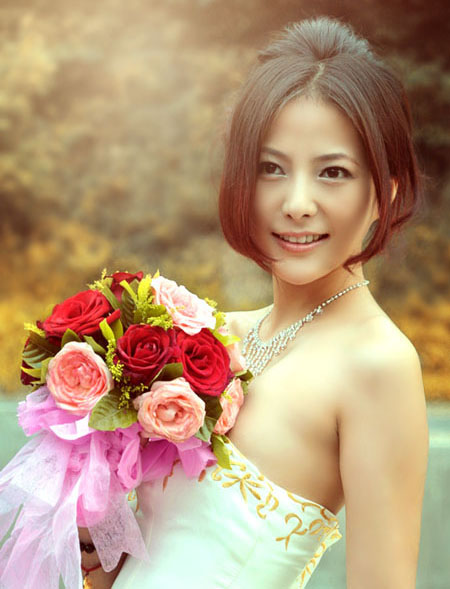 Photoshop调出美女婚片柔美的黄色调