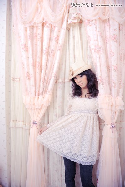 Photoshop调出室内美女梦幻淡雅色效果